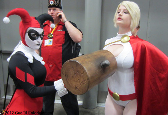SDCC_2012_Powergirl_Harley San Diego Comic Con - Harley Quinn & Powergirl - GudFit